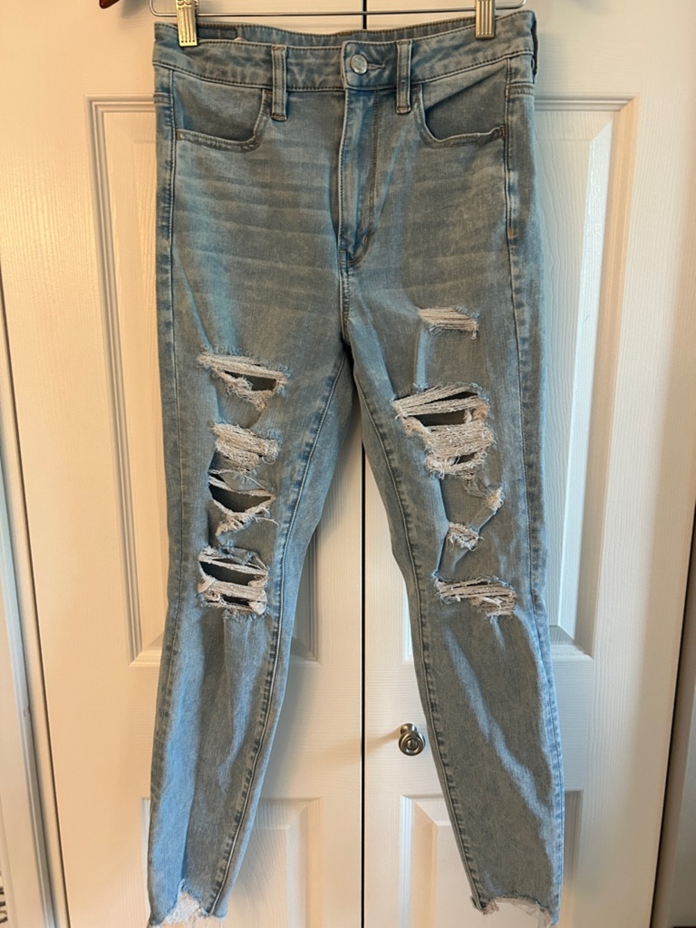 American Eagle Outfitters Light Wash Ripped Skinny Jeans